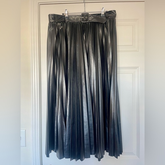 🆕 NWT! J. Brooks Boutique XXL Pleated Black Faux Leather Skirt - Picture 2 of 6